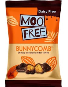 1716595200_1Moo Free Bunnycomb - Veganske Sprø Sukkertøybiter med Sjokoladetrekk 35 gram